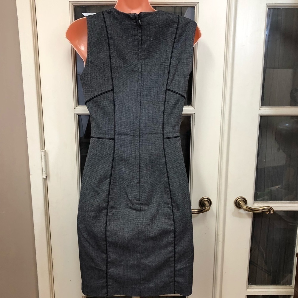H&M Sleeveless Dress with Piping - Picture 2 of 3